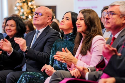 ilustracja aktualności: Aula wypełniona kolędą. Świąteczne spotkanie w Akademii WSB