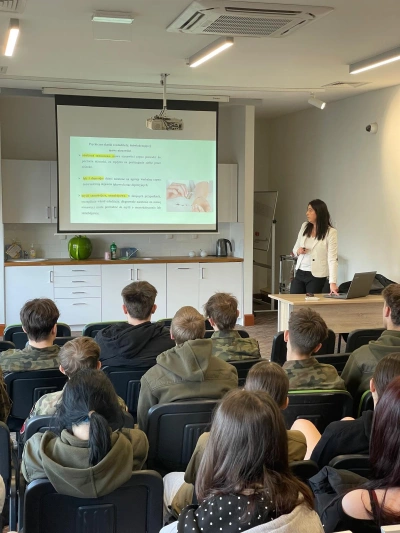 ilustracja aktualności: Jak przeciwdziałać hejtowi? Wykład Akademii WSB dla młodzieży