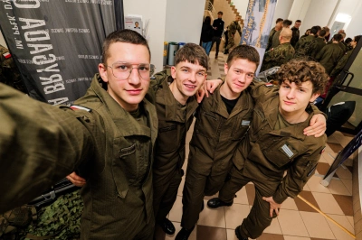 ilustracja aktualności: Od alarmu po cyberzagrożenia. Akademia WSB szkoli w reagowaniu na kryzysy