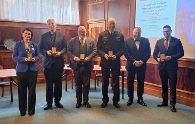 ilustracja aktualności: Kolejne wyr&oacute;żnienia dla wykładowc&oacute;w AWSB 