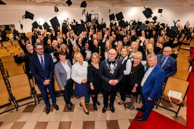 ilustracja aktualności: Nowi absolwenci studi&oacute;w podyplomowych Akademii WSB odebrali dyplomy