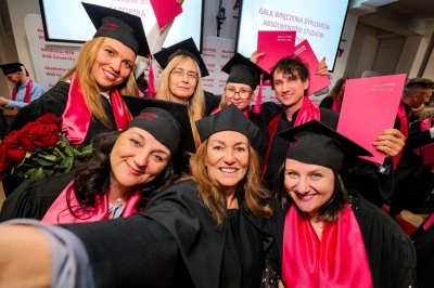 ilustracja aktualności: Ceremonial Gala of First-Cycle Studies at WSB University 
