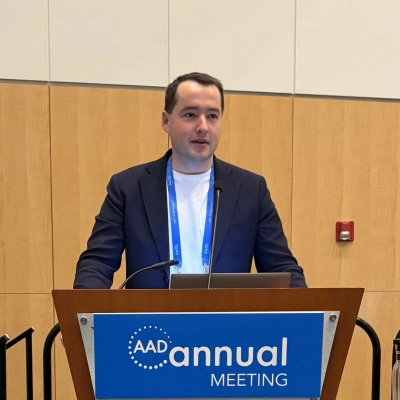 ilustracja aktualności: Głos Akademii WSB wybrzmiał wśr&oacute;d światowej elity dermatologii. Nasz ekspert z wykładem w USA