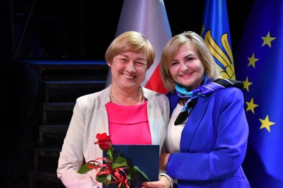 ilustracja aktualności: Słuchaczka UTW Akademii WSB wyr&oacute;żniona tytułem Ambasadora Srebrnego Pokolenia 2025!