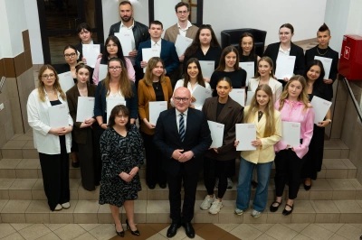 ilustracja aktualności: Studenci kierunk&oacute;w medycznych Akademii WSB z bezzwrotnym wsparciem w ramach KPO