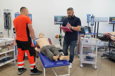 ilustracja aktualności: Studenci Ratownictwa Medycznego Collegium Medicum AWSB zmierzyli się z egzaminem OSCE w Centrum Symulacji Medycznych Akademii WSB