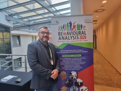 ilustracja aktualności: Wsp&oacute;łczesne wyzwania bezpieczeństwa i AI &ndash; dr Grzegorz Matuszek na konferencji &bdquo;Behavioural Analysis 2026&rdquo;