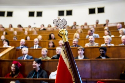 ilustracja aktualności: Gaudeamus igitur. Uroczystość inauguracji roku akademickiego na stołecznym wydziale Akademii WSB