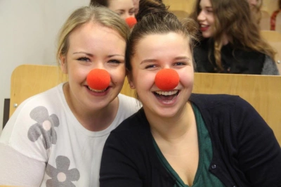 ilustracja aktualności: Terapia uśmiechem, czyli co daje wolontariat?