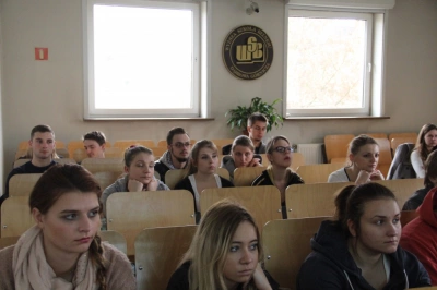 ilustracja aktualności: Praca i życie za granicą? Czy się opłaca?