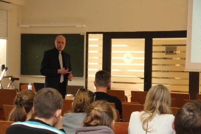 ilustracja aktualności: Szkolenie: Jaką emerytką/jakim emerytem zostaniesz? oraz Ubezpieczenia - konieczność czy zbędny luksus? - spotkania z praktykiem w ramach programu "3 dni studiujesz, 2 dni pracujesz"