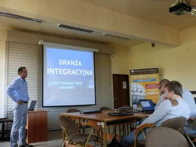 ilustracja aktualności: Przedsiębiorczy Informatyk – cykliczne spotkania Studentów z przedstawicielami praktyki gospodarczej