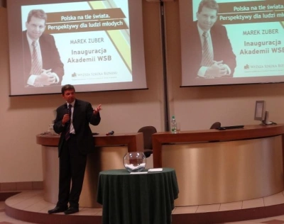 ilustracja aktualności: Wykład Marka Zubera zainagurował kolejny rok działalności Akademii WSB