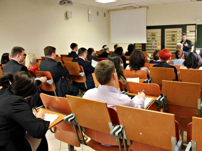 ilustracja aktualności: Funkcje badawcze w metodologii zarządzania projektami - wykład prof. Adama Stabryły