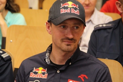 ilustracja aktualności: Z adrenaliną, ale bezpiecznie, czyli Adam Małysz w WSB