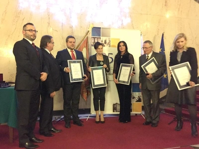 ilustracja aktualności: JM Rektor WSB wyróżniona Honorową Odznaką XXV-lecia Regionalnej Izby Gospodarczej