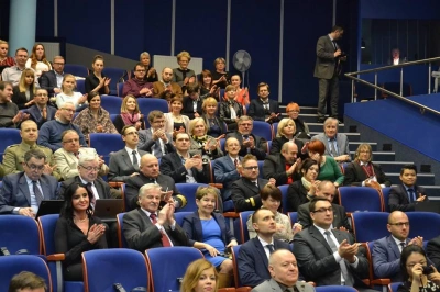ilustracja aktualności: Jeden pas, jedna droga - JM Rektor Wyższej Szkoły Biznesu w Dąbrowie Górniczej podczas strategicznego sympozjum