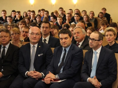 ilustracja aktualności: Od nędzy do pieniędzy - debata panelowa inaugurująca 12. Festiwal Nauki [FILM]