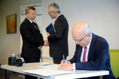 ilustracja aktualności: Wyższa Szkoła Biznesu w Dąbrowie Górniczej sygnatariuszem Deklaracji Kultury Bezpieczeństwa w Transporcie Kolejowym