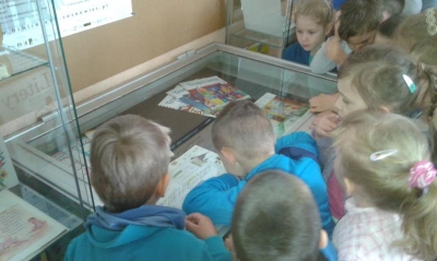 ilustracja aktualności: Wystawa elementarzy z różnych stron świata