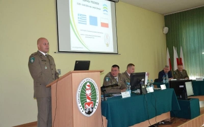 ilustracja aktualności: Wykładowcy i eksperci Katedry Bezpieczeństwa i Zarządzania Kryzysowego WSB współorganizatorami konferencji naukowej w OSSSG w Lubaniu