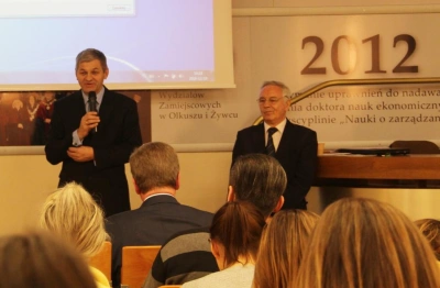 ilustracja aktualności: Wykład profesora Tadeusza Pilcha  - "Pedagog między obowiązkiem optymizmu a pesymistyczną rzeczywistością”