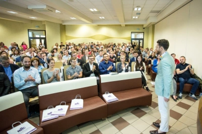 ilustracja aktualności: dr Mateusz Grzesiak - wykład "Psychologia sprzedaży"