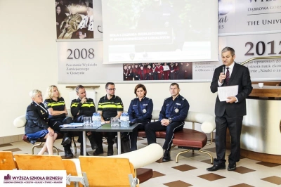 ilustracja aktualności: Międzynarodowe Seminarium Naukowe pt. „Rola i zadania dzielnicowego w społecznościach lokalnych”