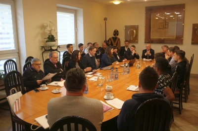 ilustracja aktualności: Zawodowi futsaliści sprawdzili się na tle zawodników AZS WSB Dąbrowa Górnicza