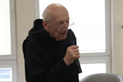 ilustracja aktualności: "Radość życia możliwa jest wtedy, gdy człowiek jest na swoim miejscu" - ojciec Leon Knabit odwiedził Wyższą Szkołę Biznesu w Dąbrowie Górniczej