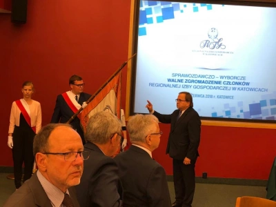 ilustracja aktualności: Rektor Akademii WSB uhonorowana Złotą Odznaką Regionalnej Izby Gospodarczej w Katowicach