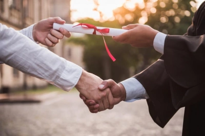 ilustracja aktualności: Nasi absolwenci krok przed innymi