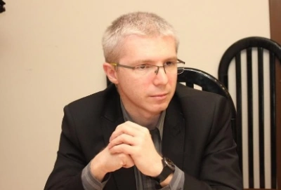 ilustracja aktualności: Dr inż. Maciej Rostański na łamach Spidersweb.pl: Jak czytać wykresy i nie dać się zmanipulować? 