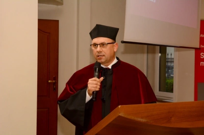 ilustracja aktualności: Absolwenci studiów licencjackich i inżynierskich odebrali dyplomy, przyznano wyróżnienie "Lider Roku"