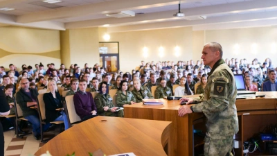 ilustracja aktualności: Bezpiecznie już było? Spotkanie z gen. Romanem Polko oraz dr Pauliną Polko