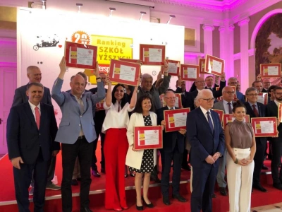 ilustracja aktualności: Uczelnia na szóstkę!