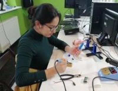 ilustracja aktualności: Dziewczyny rozwijają kompetencje cyfrowe - artykuł w miesięczniku Perspektywy