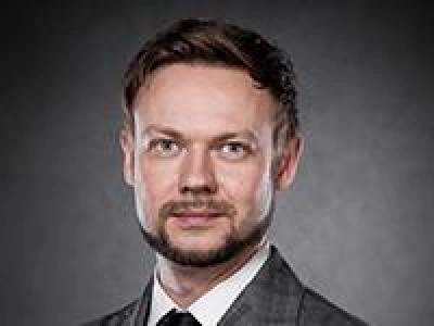 ilustracja aktualności: Ekspert Akademii WSB dr inż. Karol Jędrasiak dla Strefy Biznesu