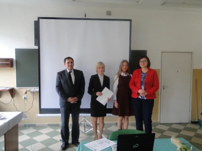 ilustracja aktualności: Kolejne absolwentki specjalności psychologii w biznesie zadowolone opuszczają mury Uczelni. 