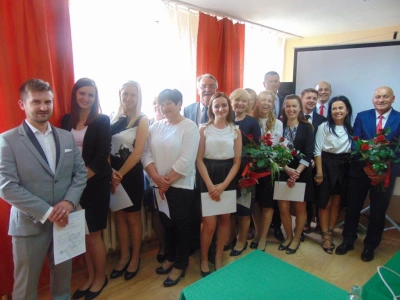 ilustracja aktualności: Studenci Administracji Publicznej i gospodarki samorządowej obronili swoje prace dyplomowe