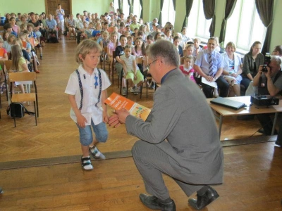 ilustracja aktualności: Absolwenci Cieszyńskiego Uniwersytetu Dzieci już z dyplomami