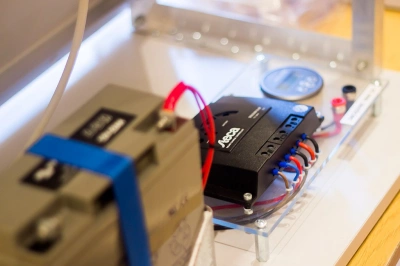 ilustracja aktualności: Praktyczne kształcenie w nowoczesnych laboratoriach technicznych