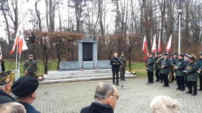 ilustracja aktualności: Uroczysty apel „Pod Wałką” w 75 rocznicę mordu na żołnierzach Związku Walki Zbrojnej Armii Krajowej w Cieszynie