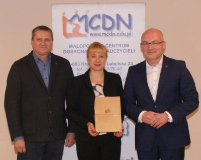 ilustracja aktualności: Małopolskie Centrum Doskonalenia Nauczycieli i Wyższa Szkoła Biznesu w Dąbrowie Górniczej podpisały porozumienie dotyczące studiów podyplomowych