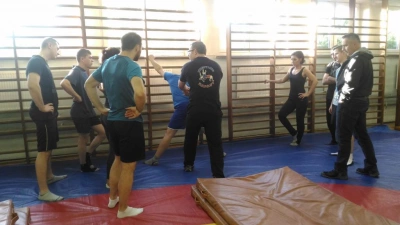 ilustracja aktualności: Kolejna edycja Kursu Samoobrony w ramach zajęć z WF-u