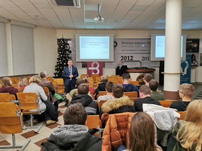 ilustracja aktualności: OTWARTA AKADEMIA NAUK Akademii WSB dla uczniów z Województwa Małopolskiego. 