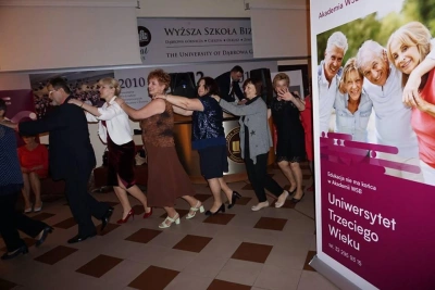 ilustracja aktualności: Potańc&oacute;wka na 102,  a przed nami jeszcze bal - Bal Karnawałowy UTW :)