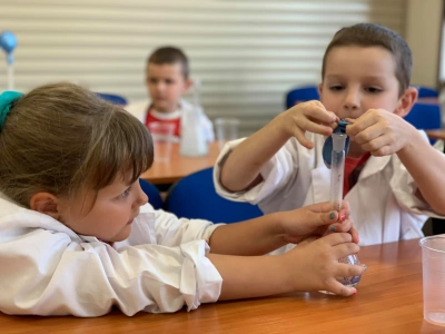 ilustracja aktualności: Poznaliśmy się, czyli Dzień Otwarty w Uniwersytetach Dziecięcych Akademii WSB :)