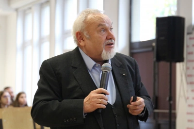 ilustracja aktualności: „Archipelag sztucznej inteligencji” – wykład prof. Ryszarda Tadeusiewicza w ramach Otwartej Akademii Nauki