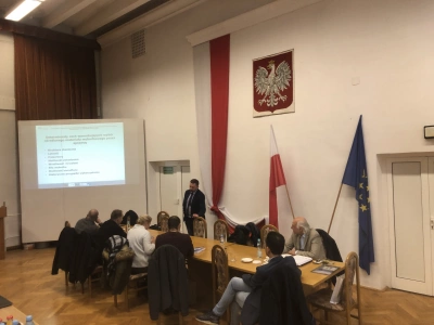 ilustracja aktualności: Szkolenie metodyczne dla funkcjonariuszy Straży Granicznej w ramach projektu „Opracowanie innowacyjnego stacjonarnego systemu do wykrywania śladowych ilości materiałów wybuchowych”